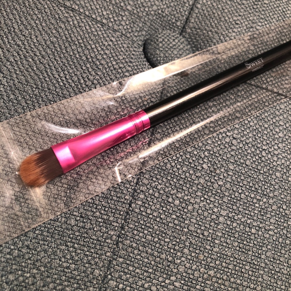 Sweet Minerals Dual purpose Eyeshadow Brush